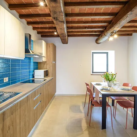 2 Bedroom Stunning In アパート Castel Focognano