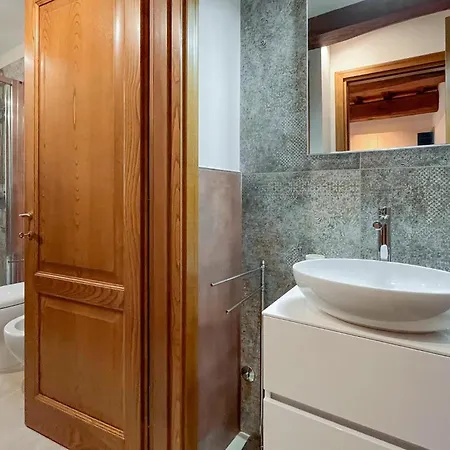 2 Bedroom Stunning In *